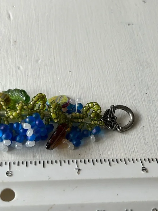 Artisan crafted seed bead and glass leaves, tropical statement bracelet - Picture 4 of 4